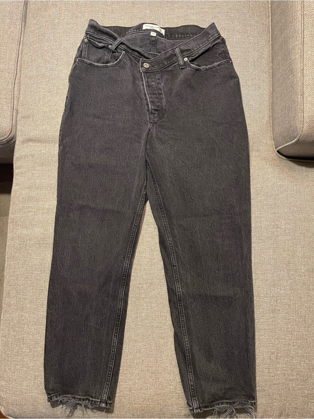 Abercrombie Curve Love High Rise 90s Jeans sz 30 Short Black Button Fly Raw Hem
